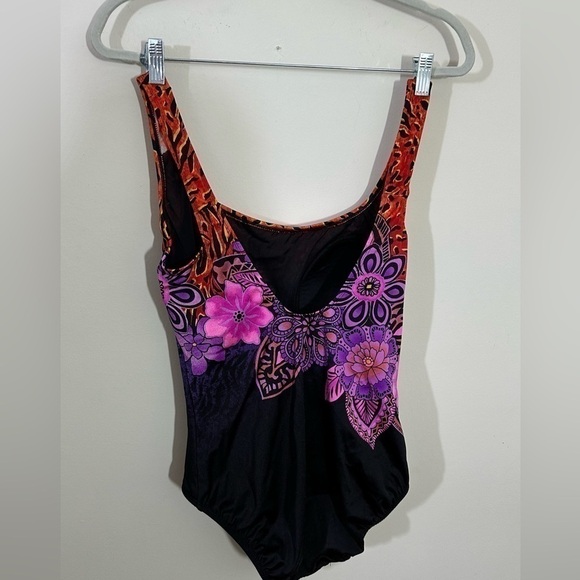 Great Lengths sz 14 with a beautiful random floral print with black background - Picture 8 of 13